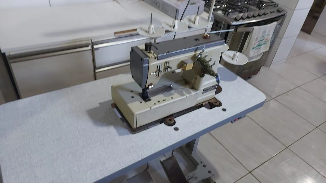 Máquina de costura Galoneira três agulhas  - Foto 4