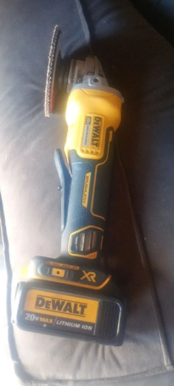 Esmerilhadeira de walt 64319606040194123