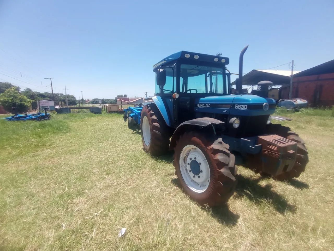 Vende se trator 5630 4x4 - Foto 6