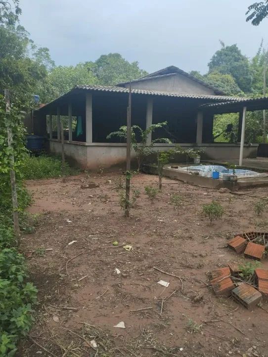 Chácara com casa e área verde