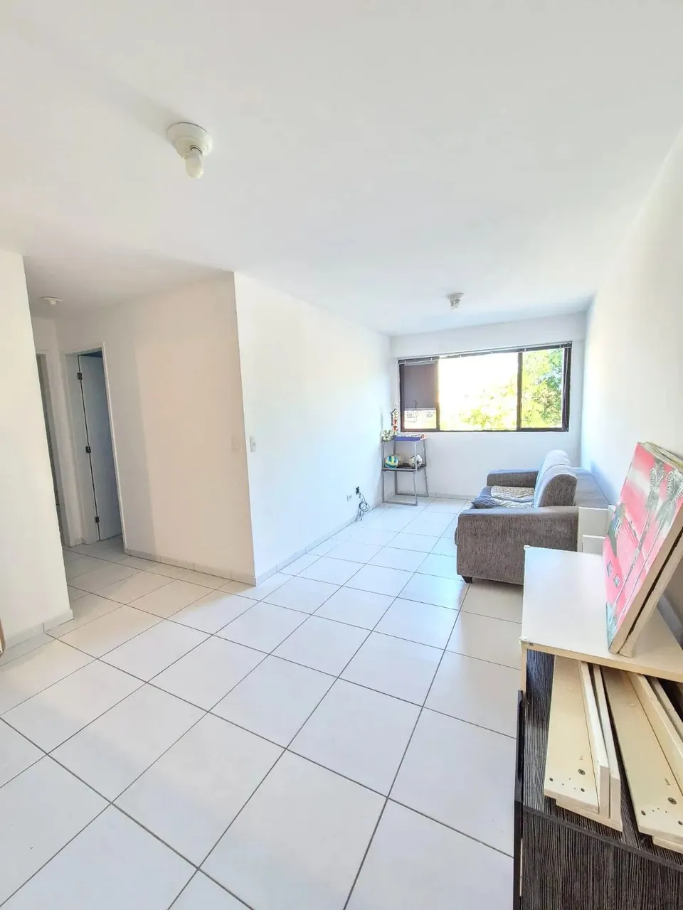 Edf. Ametista VI - Apartamento c/ 02 quartos, s/ 01 suíte, 01vgs, nascente, prox a praia