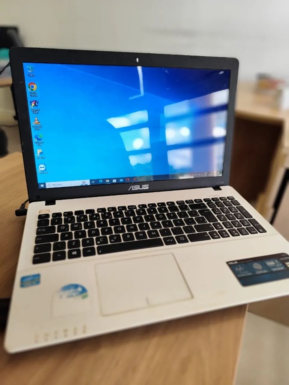 Notebook Asus X550c Core I3 / 8GB / SSD