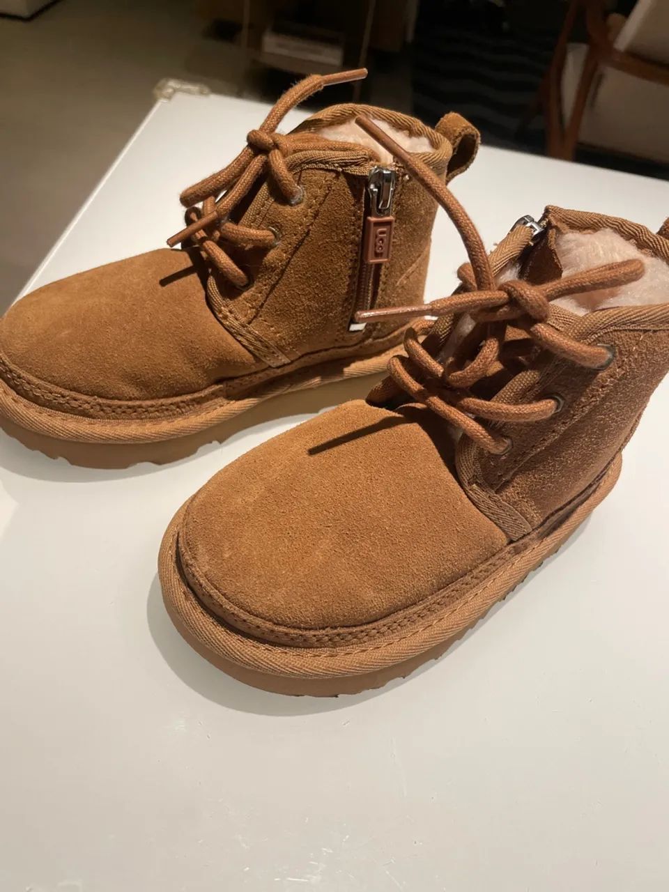 Bota UGG Infantil Marrom - Conforto e Estilo - Foto 3
