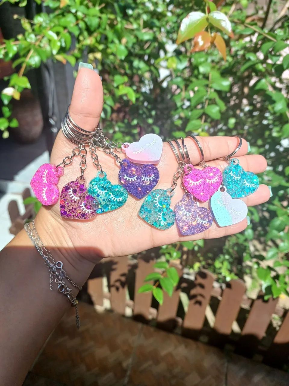 Kit 10 Chaveiros de Resina Coração Cílios 
