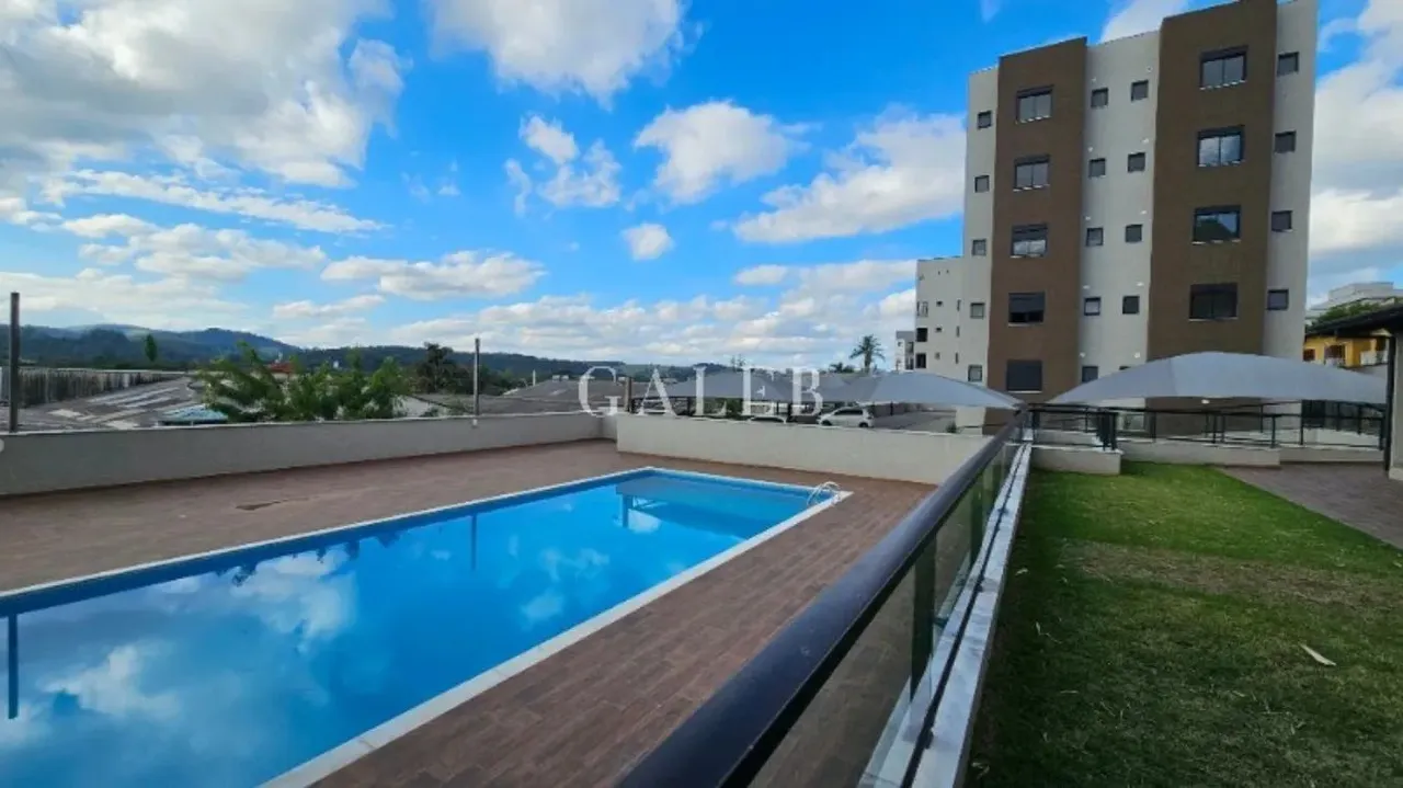 Apartamento no centro de Atibaia com área de lazer (piscina, churrasqueira + salão), com 2