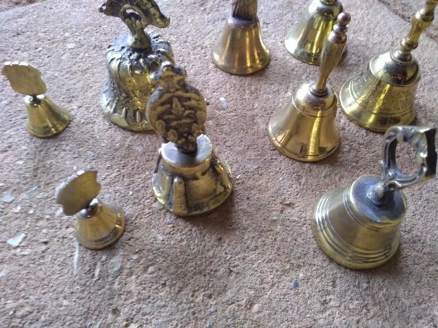 Sinos Antigos de Metal Amarelo - Foto 5