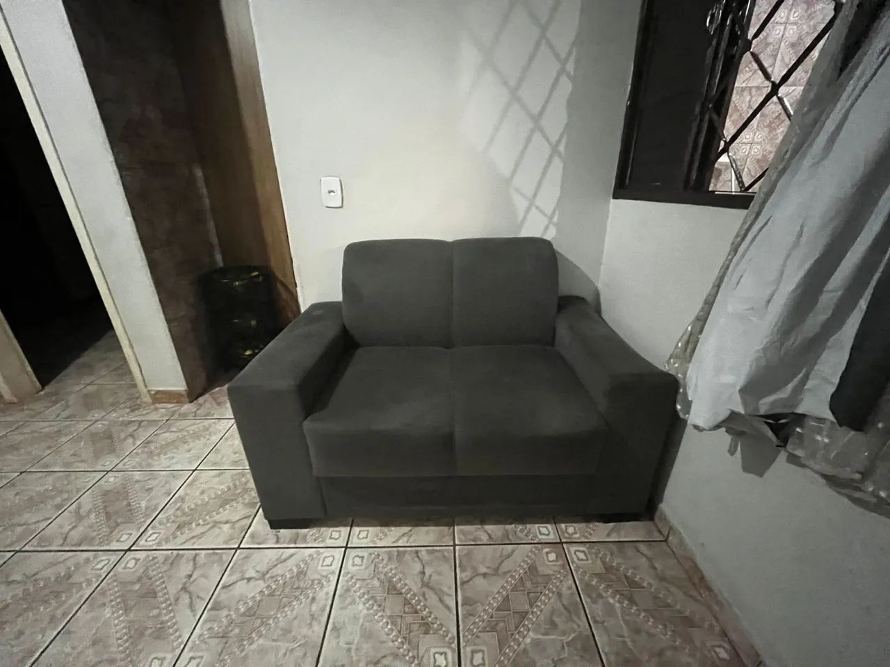 Sofá 3 lugares em suede - Foto 4