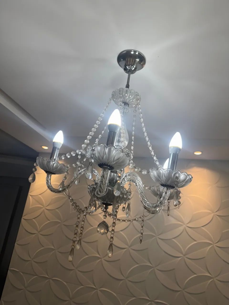 Lustre de Cristal Elegante e Charmoso