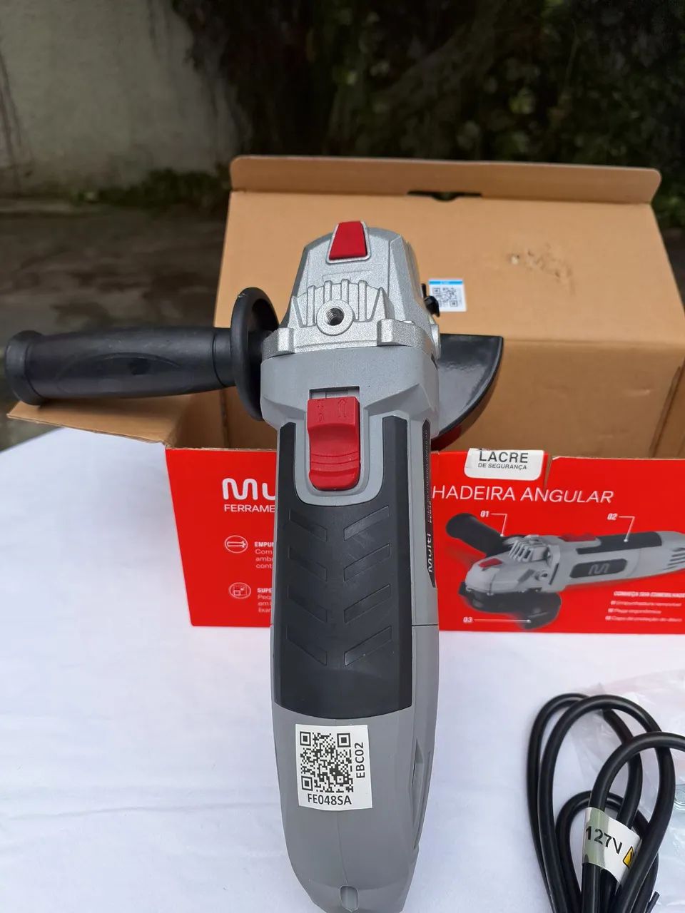 Esmerilhadeira angular Multi, 700w, 127v, 12.000rpm, 1 ano de garantia. 