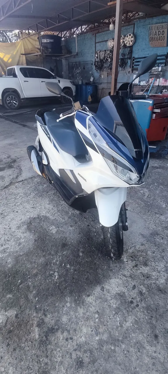 Honda PCX 150cc Sport.