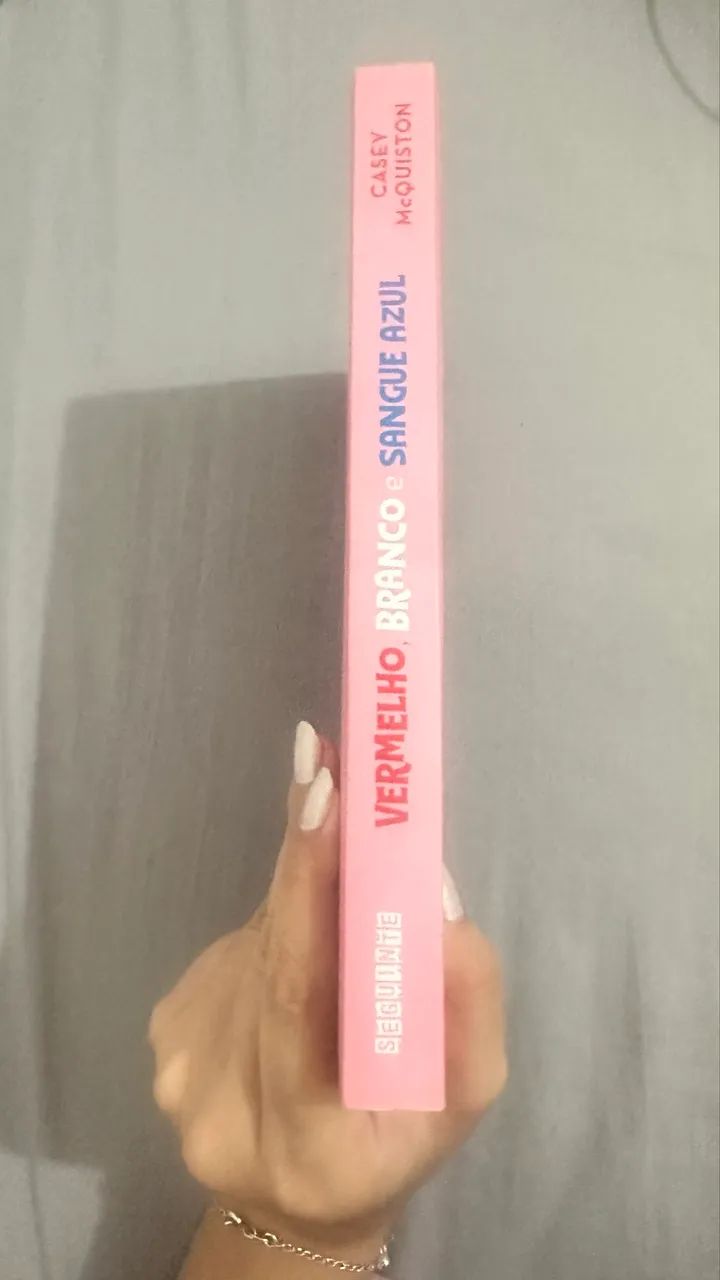 Livro: Vermelho Branco e Sangue azul - Foto 2