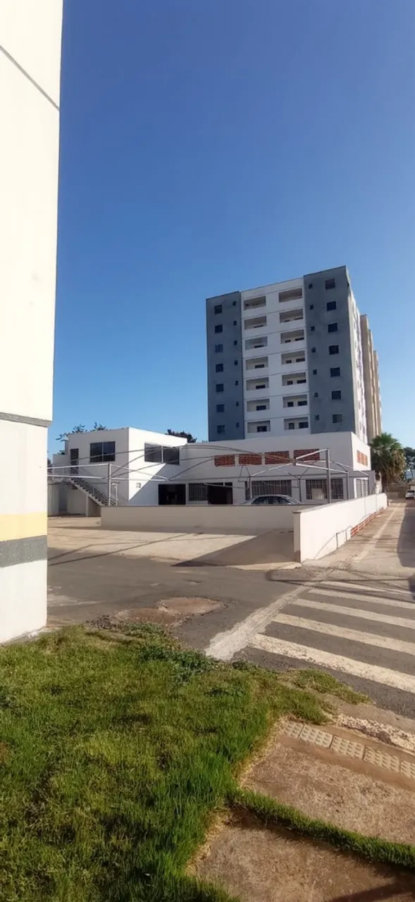 Apto 2 qrtos, suite, varanda?