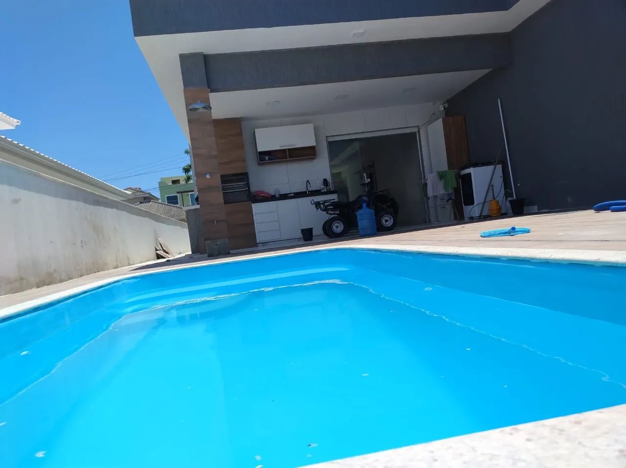 PISCINA e Churrasqueira no Peró.