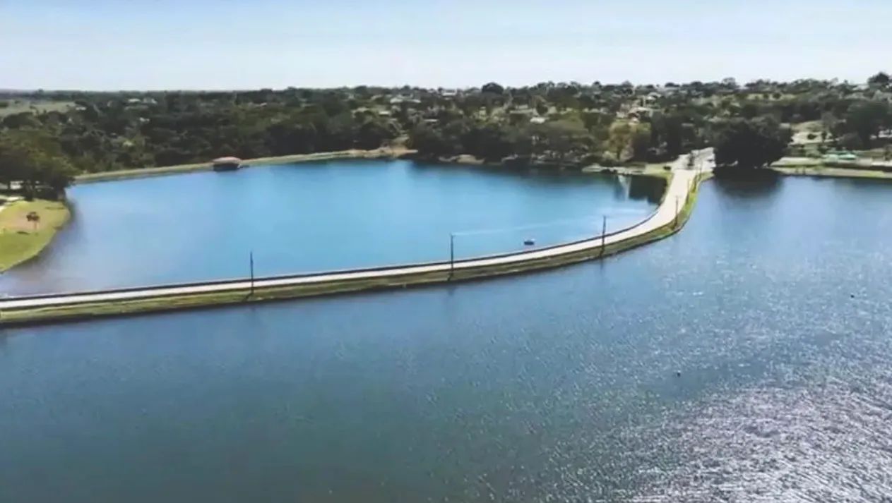 Terreno de esquina ,cond. Águas da Serra , Hidrolândia,localização privilegiada.