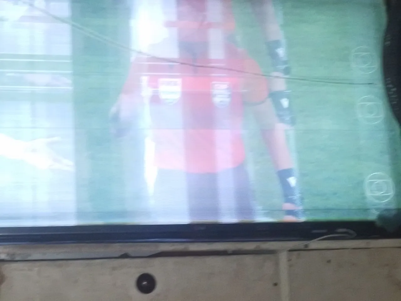 TV Tela Plana - Imagem Mostrando Jogo de Futebol