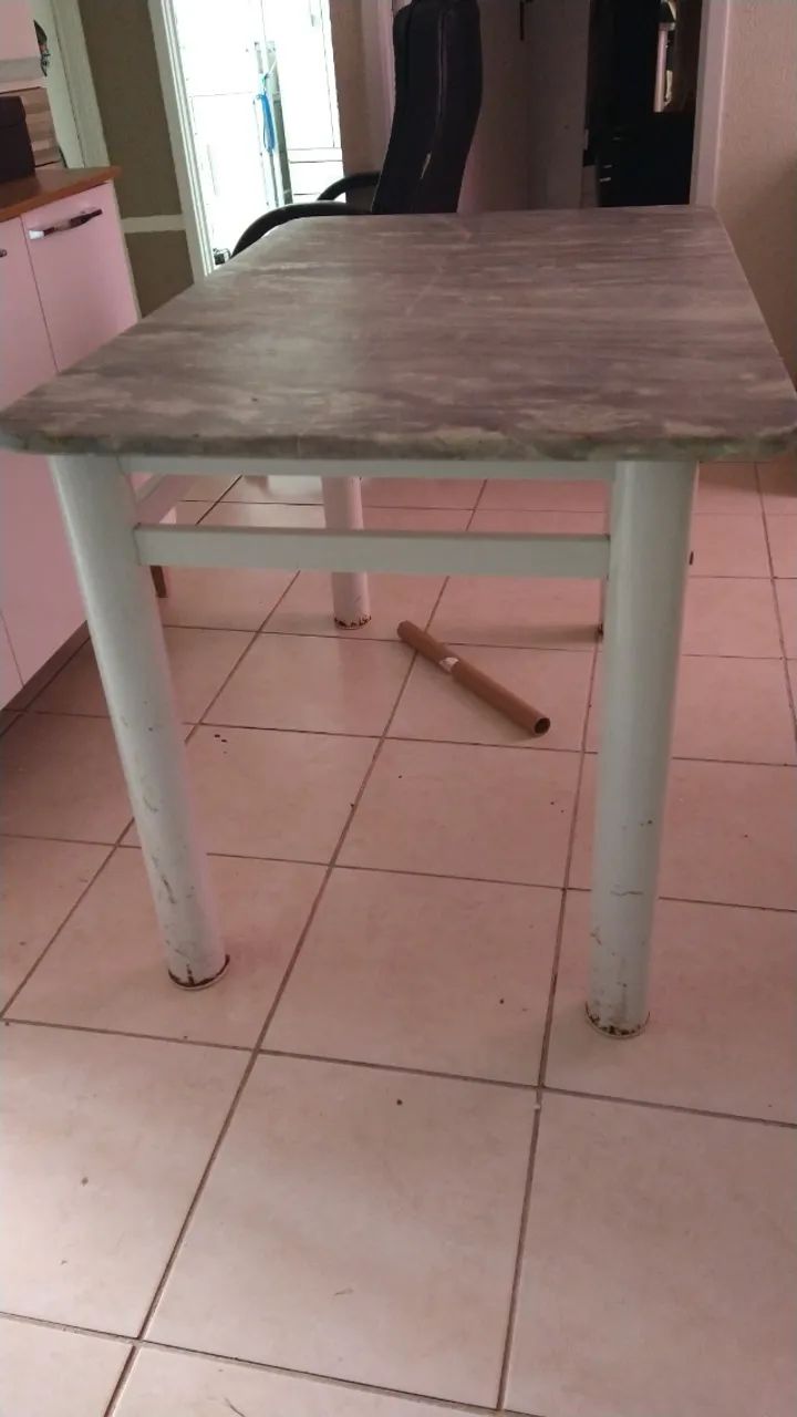 Mesa com tampo de mármore 64840795231873122