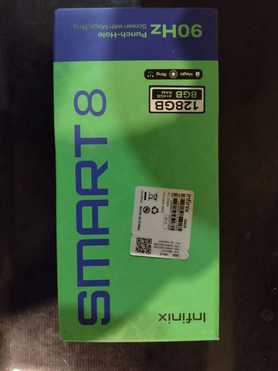 Telefone infinix Smart 8, tela trincada mas funciona 100%. Impecável! 5 meses de uso