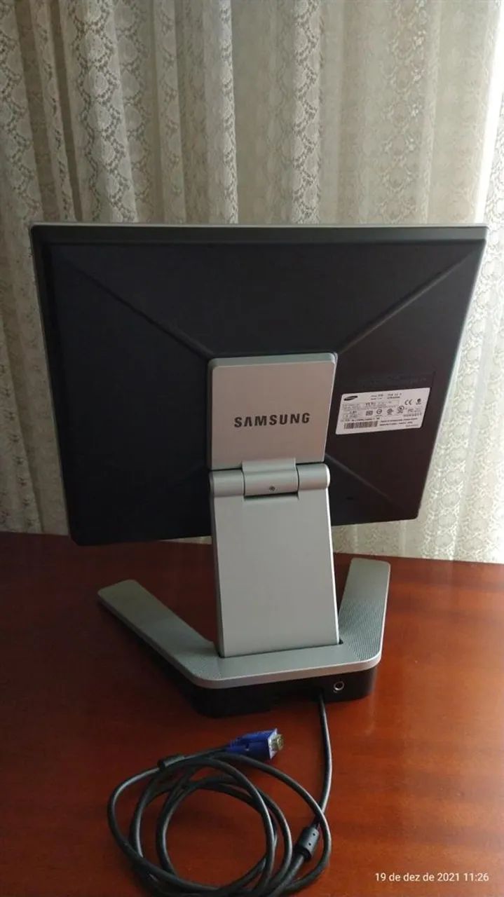 Monitor Samsung SyncMaster 17" (usado em estado de novo) - Foto 2