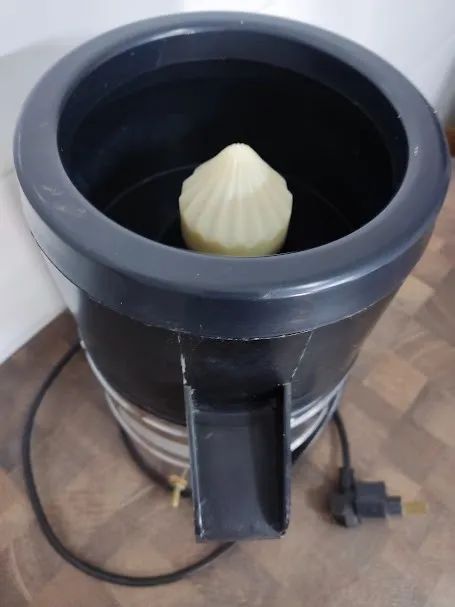 Expremedor ou Extrator de Laranja Comercial Croydon 220 V - Foto 2