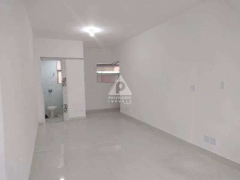 Sala Comercial Reformada de 30m² em Ipanema: Vista Livre e Sol da Manhã