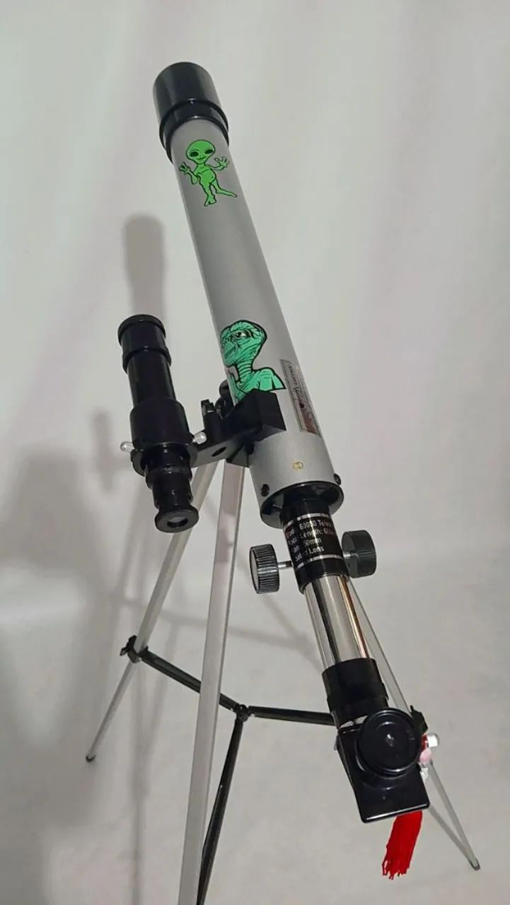 Telescópio Astronômico com Tripé e as lentes 
