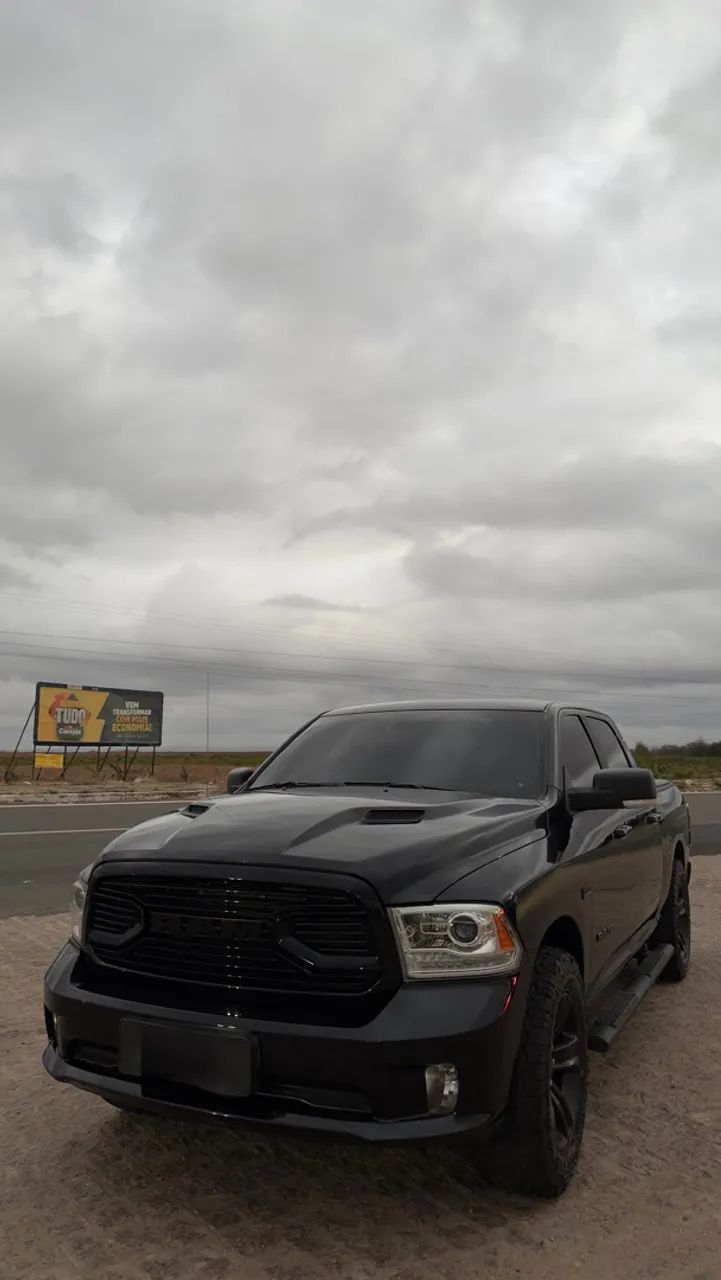 Ram Classic 1500 CLASSIC LAR. NIGHT ED 5.7 4X4 AUT. 2022