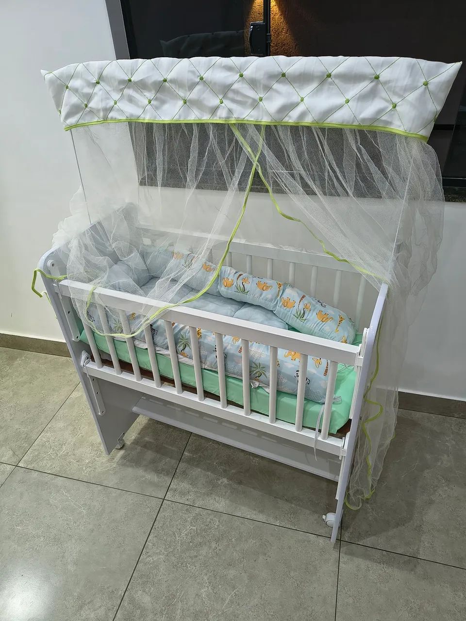 Mini berço novo, usado 1 dia