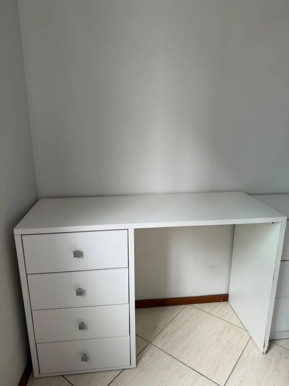 Vendo Escrivaninha 4 gavetas 