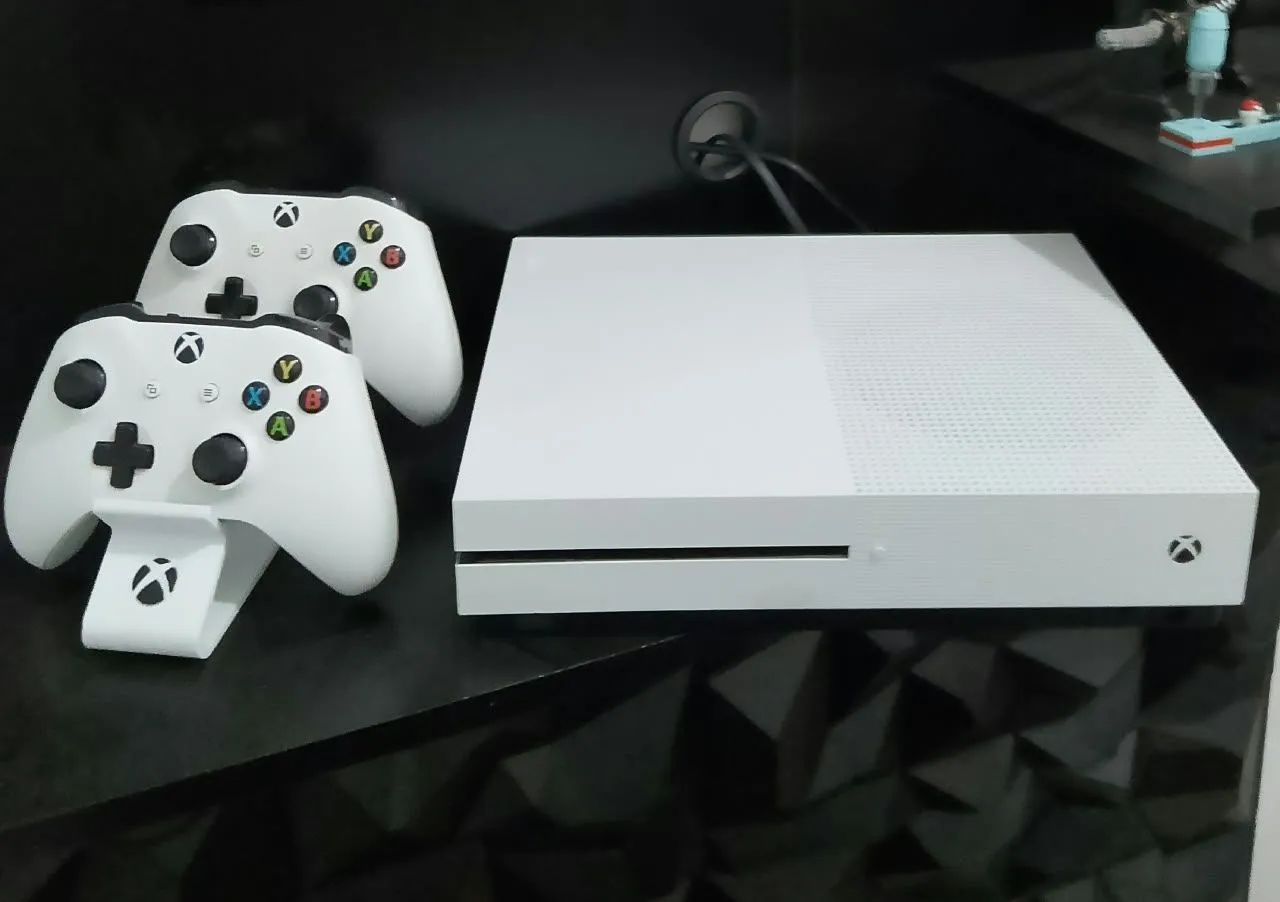 Xbox One S 1TB + 2 Controles Originais + 2 Jogos  - Foto 4