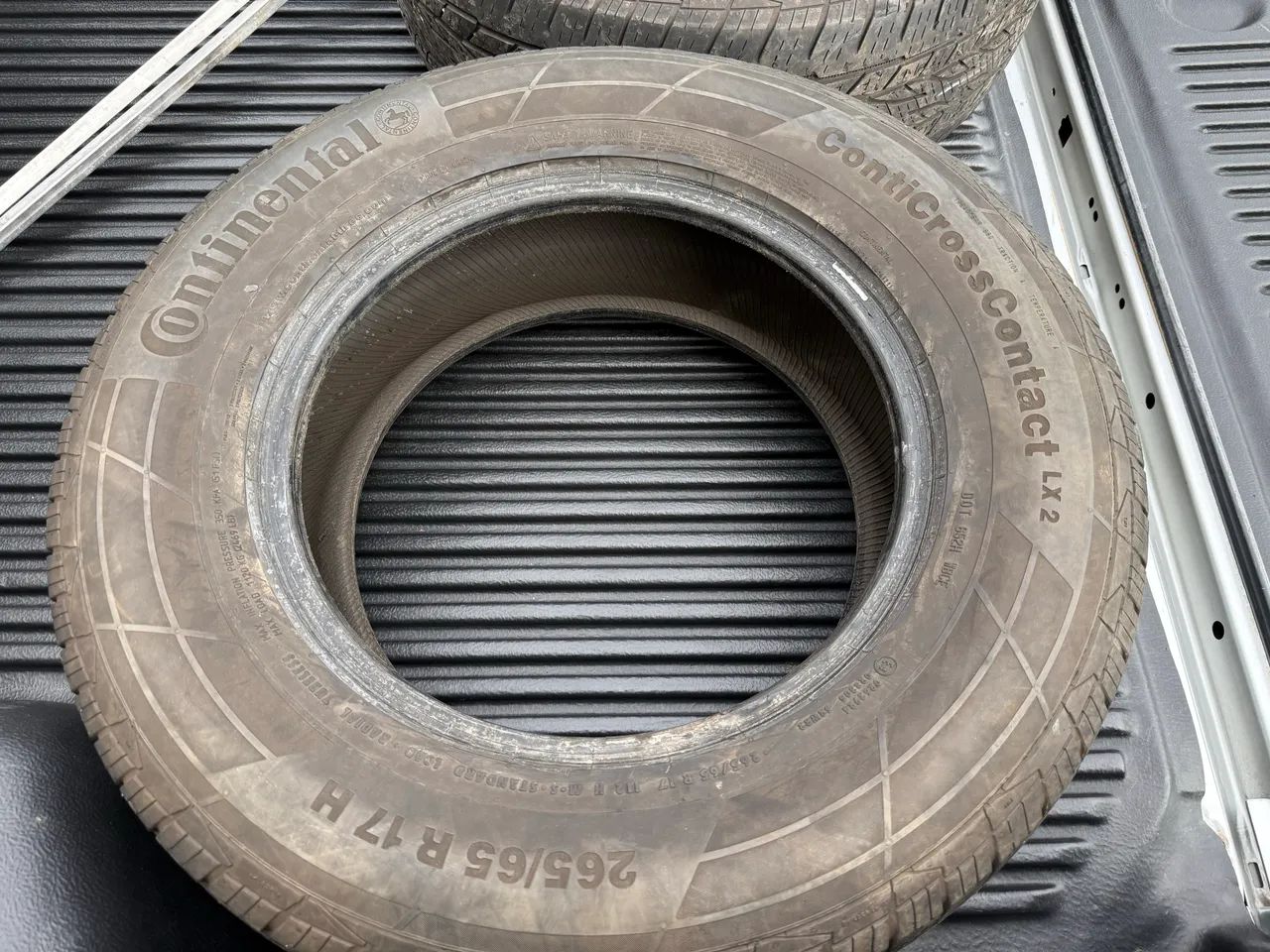 サンスイ Dois pneus 265 65 R17 - Peças para carros, vans e utilitários