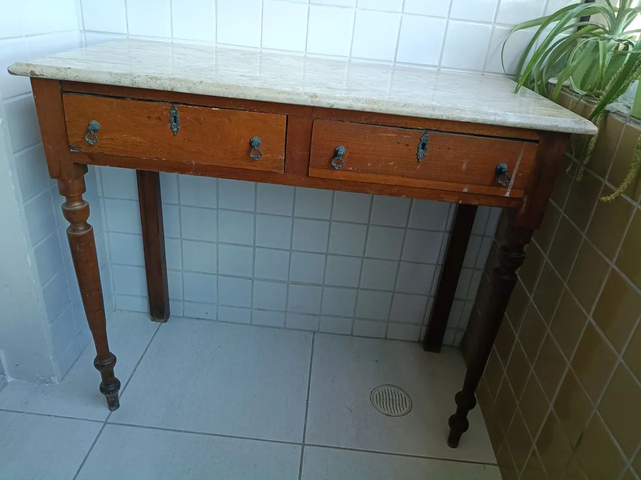 Mesa aparador em madeira de lei - Foto 2
