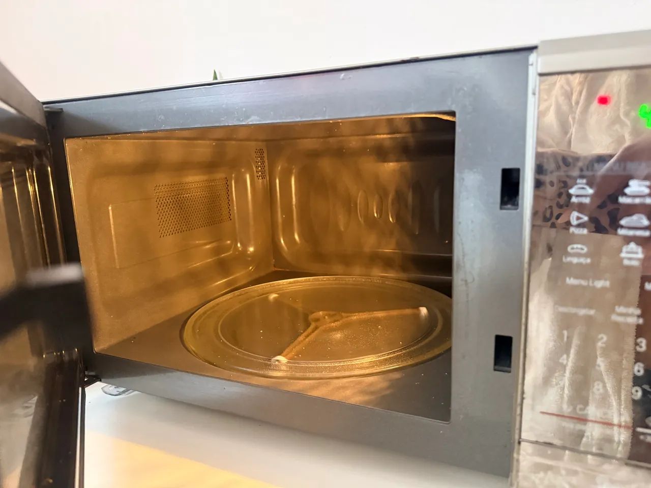 Micro-ondas LG Prata com painel digital - Foto 3