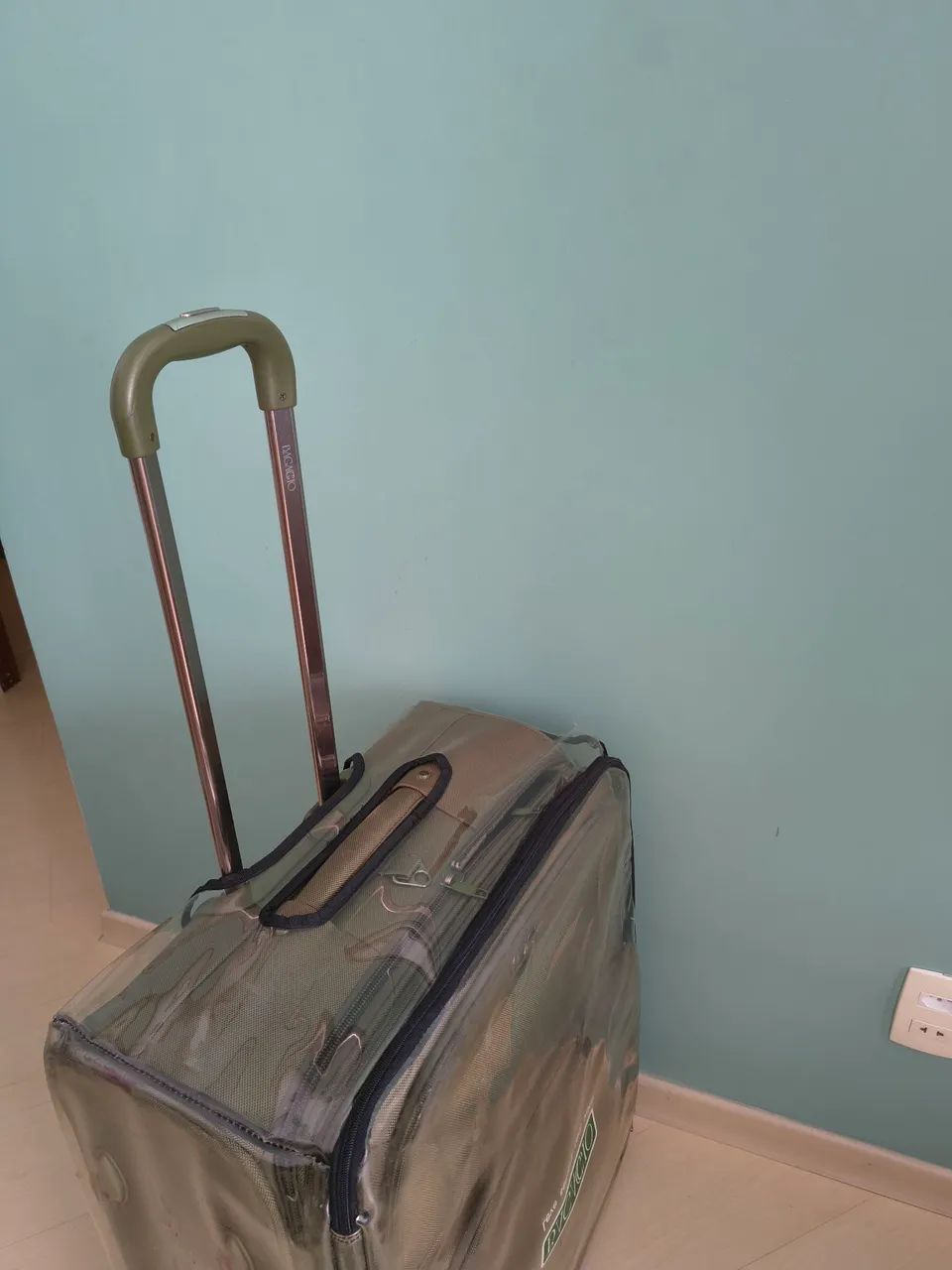 Mala de viagem 23k com 4 rodinhas em Botafogo. - Foto 3
