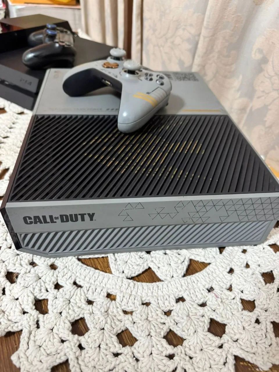 Xbox One 1TB Edição CoD AW + 4 Jogos - Foto 3