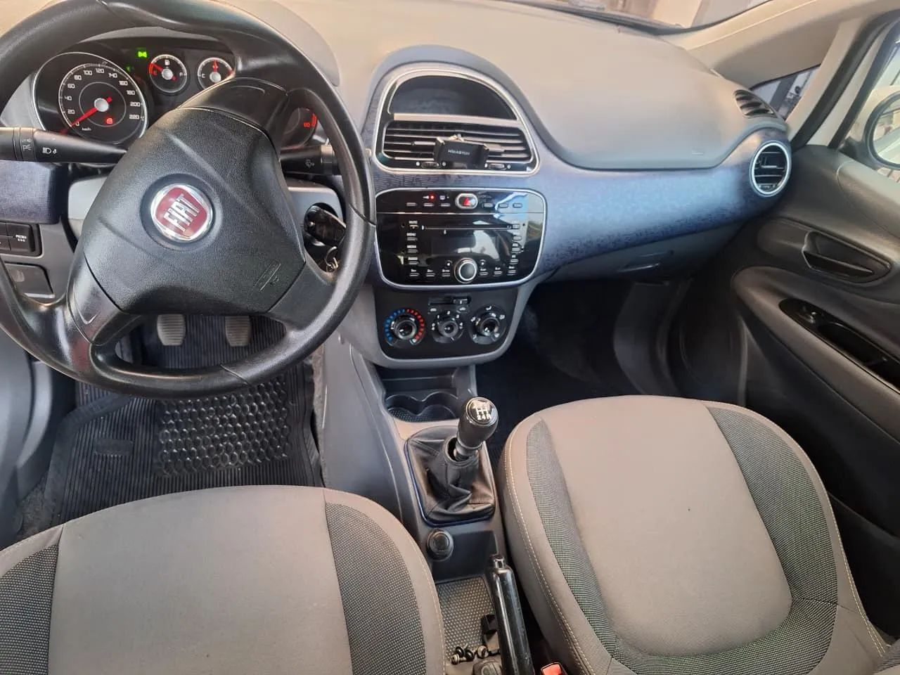Fiat Punto Attractive 1.4 Fire Flex 8V 5P 2013 - Foto 3