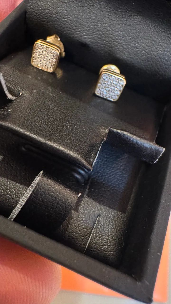 Brinco ouro com diamante 