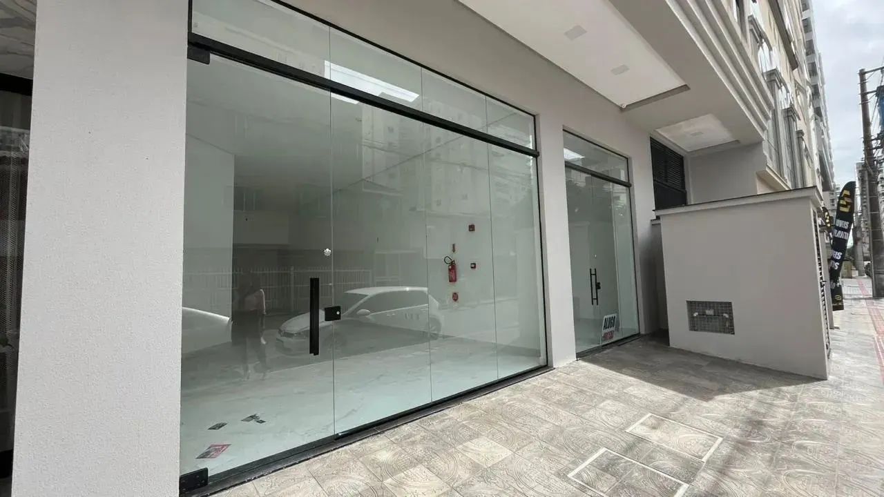 SALA COMERCIAL COM ÓTIMA LOCALIZAÇÃO PARA LOCAÇÃO!!! NA MEIA PRAIA - Foto 11