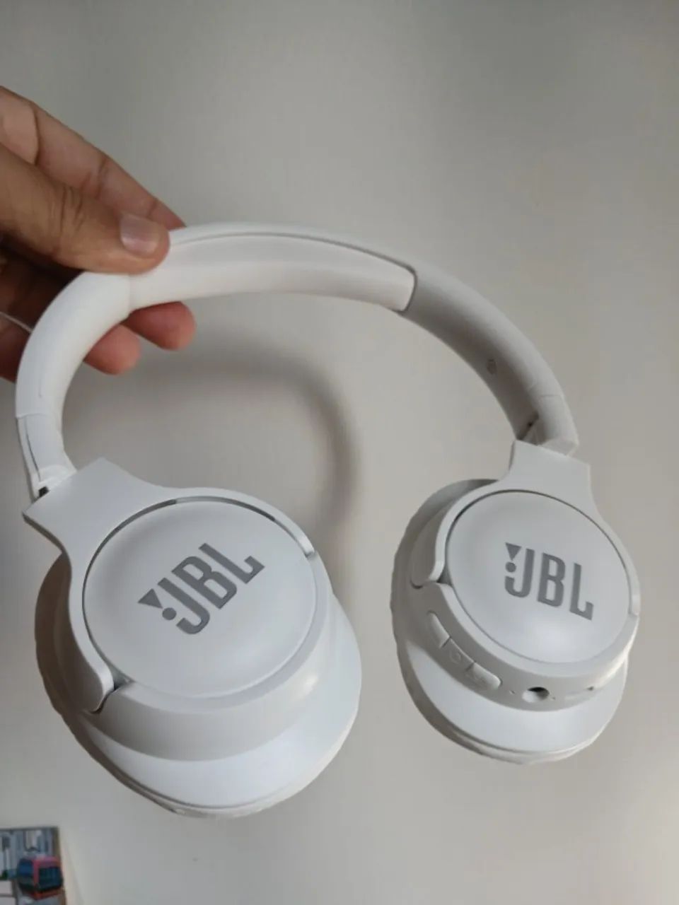 fone de ouvido branco  jbl head set over ear bluetooth