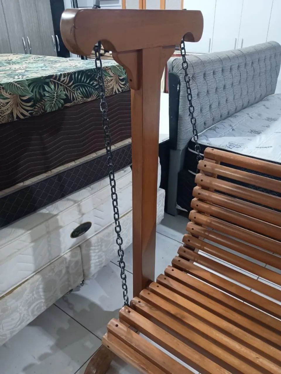 Banco de balanço de madeira  - Foto 4