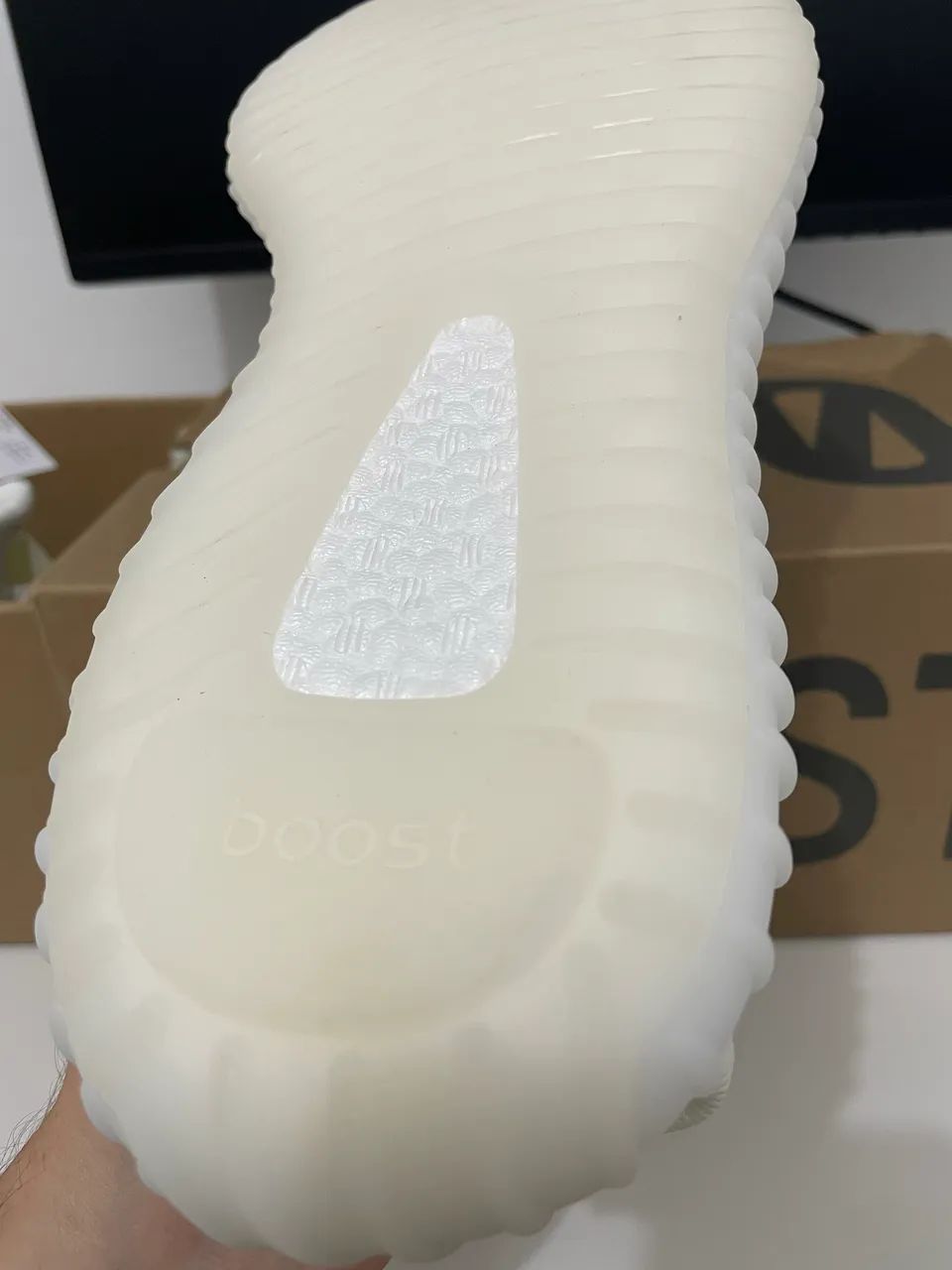 Tênis Adidas Yeezy - Foto 4