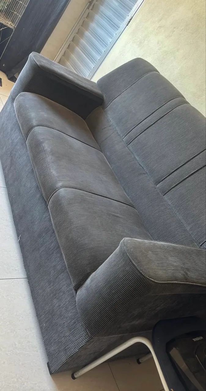 Sofá 3 lugares 300$ e tem o sofá de 2 lugares também 200 - Foto 2