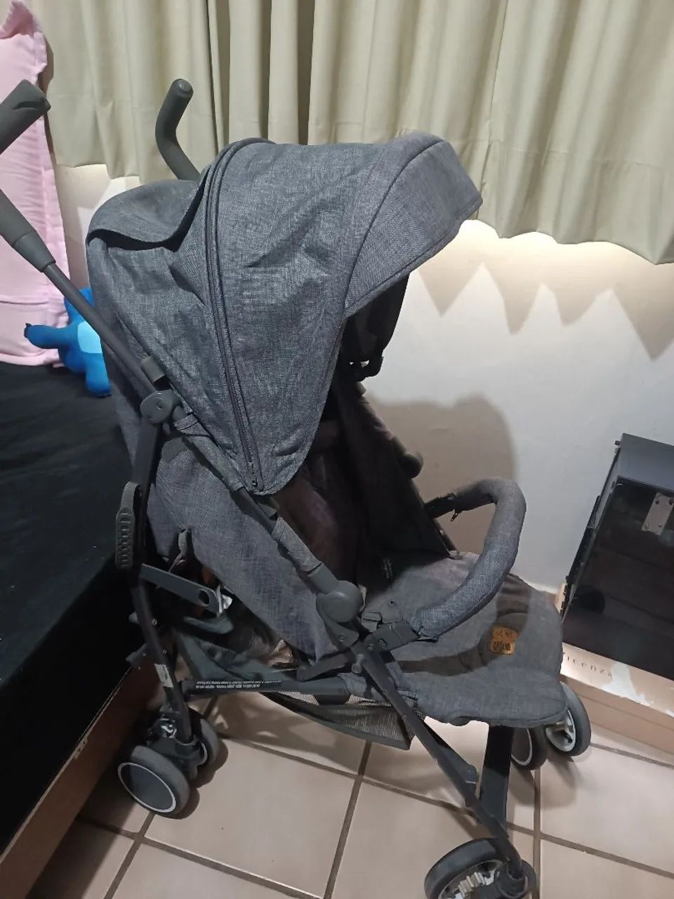 Carrinho de Bebê Dobrável com Capota e Cinto - Foto 2