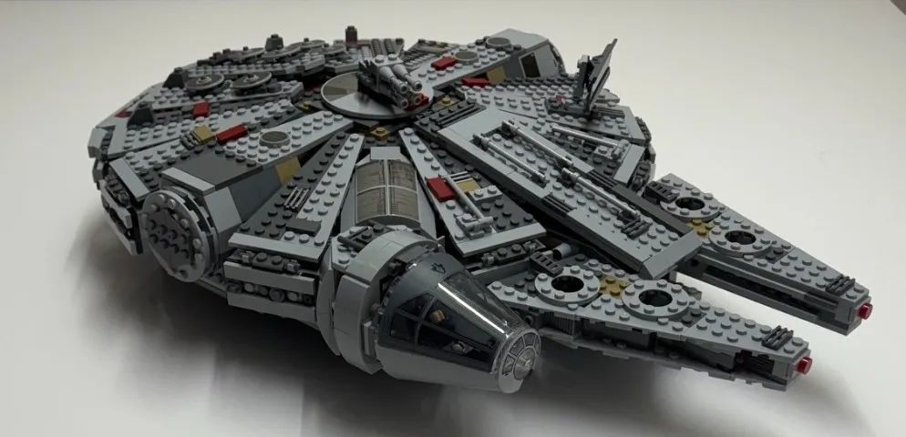 Millennium Falcon 1381 peças Montada Usada-Não é LEGO 75105 - Foto 2