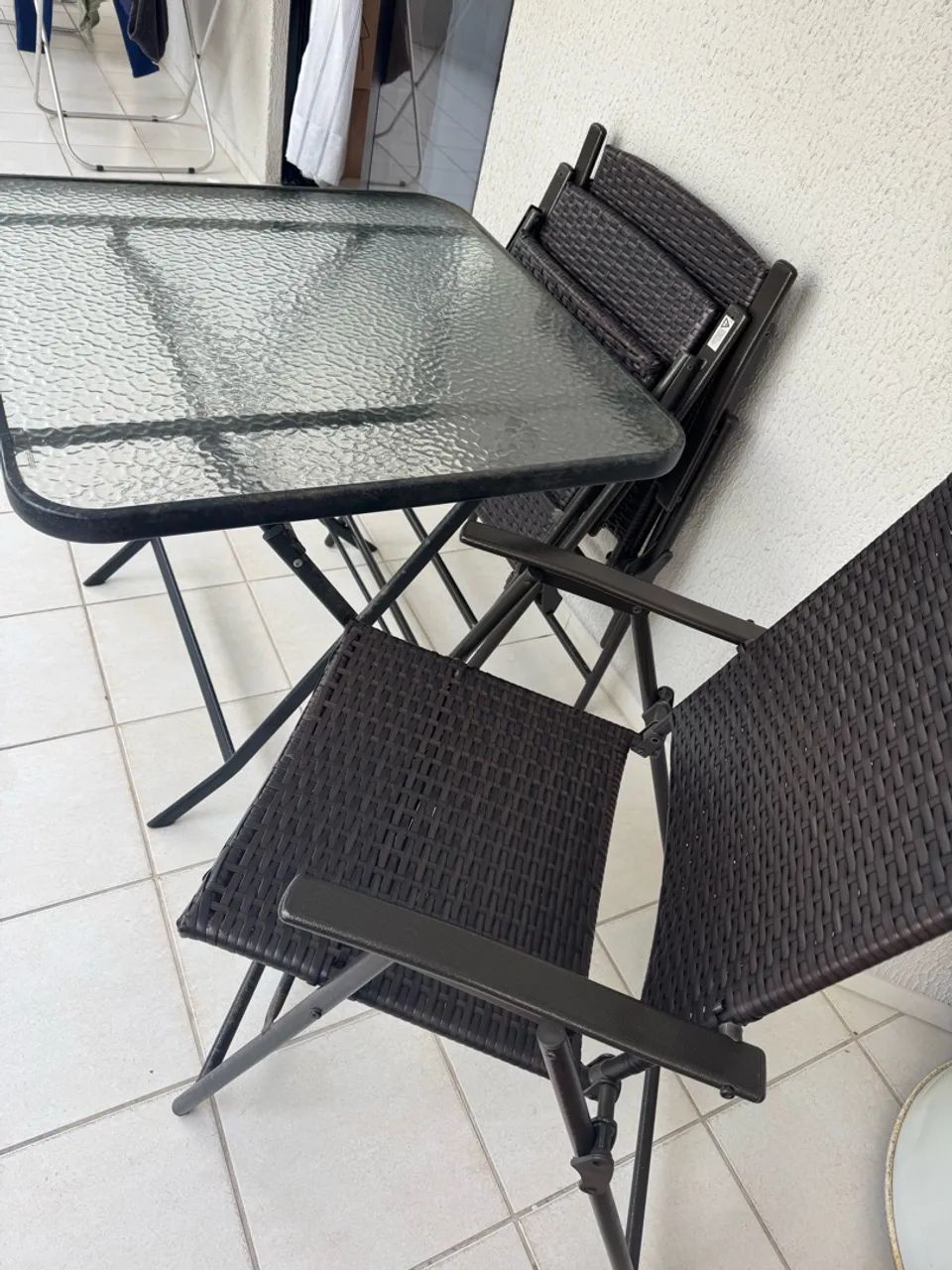 Conjunto mesa e cadeiras