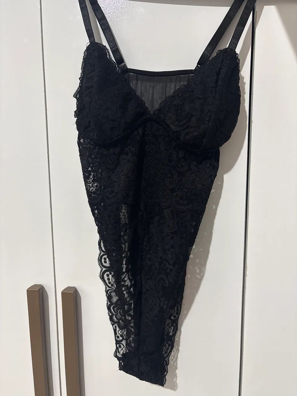 Body preto de rendas 