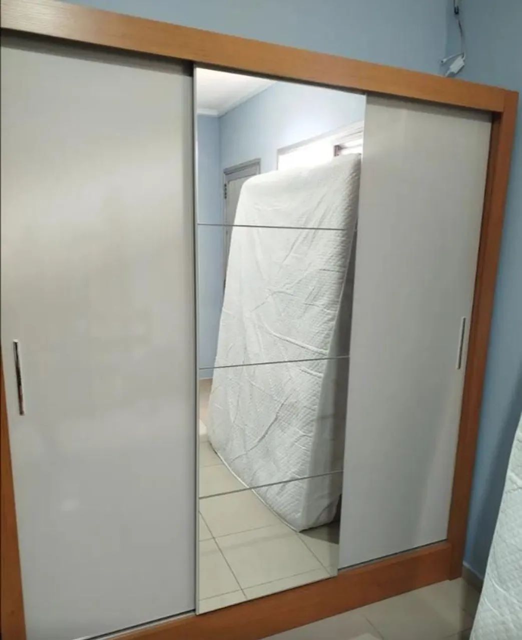 Guarda-roupa de Casal com espelho - Foto 2