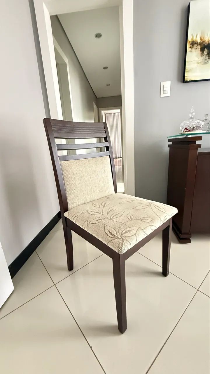 Conjunto de jantar: mesa com 6 cadeiras + buffet aparador. - Foto 2