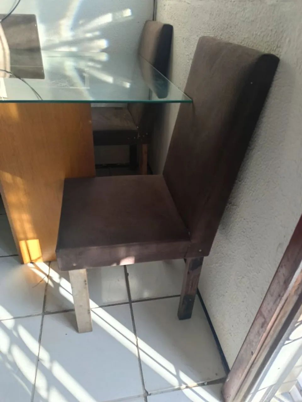 Mesa de vidro com cadeira de madeira  - Foto 4