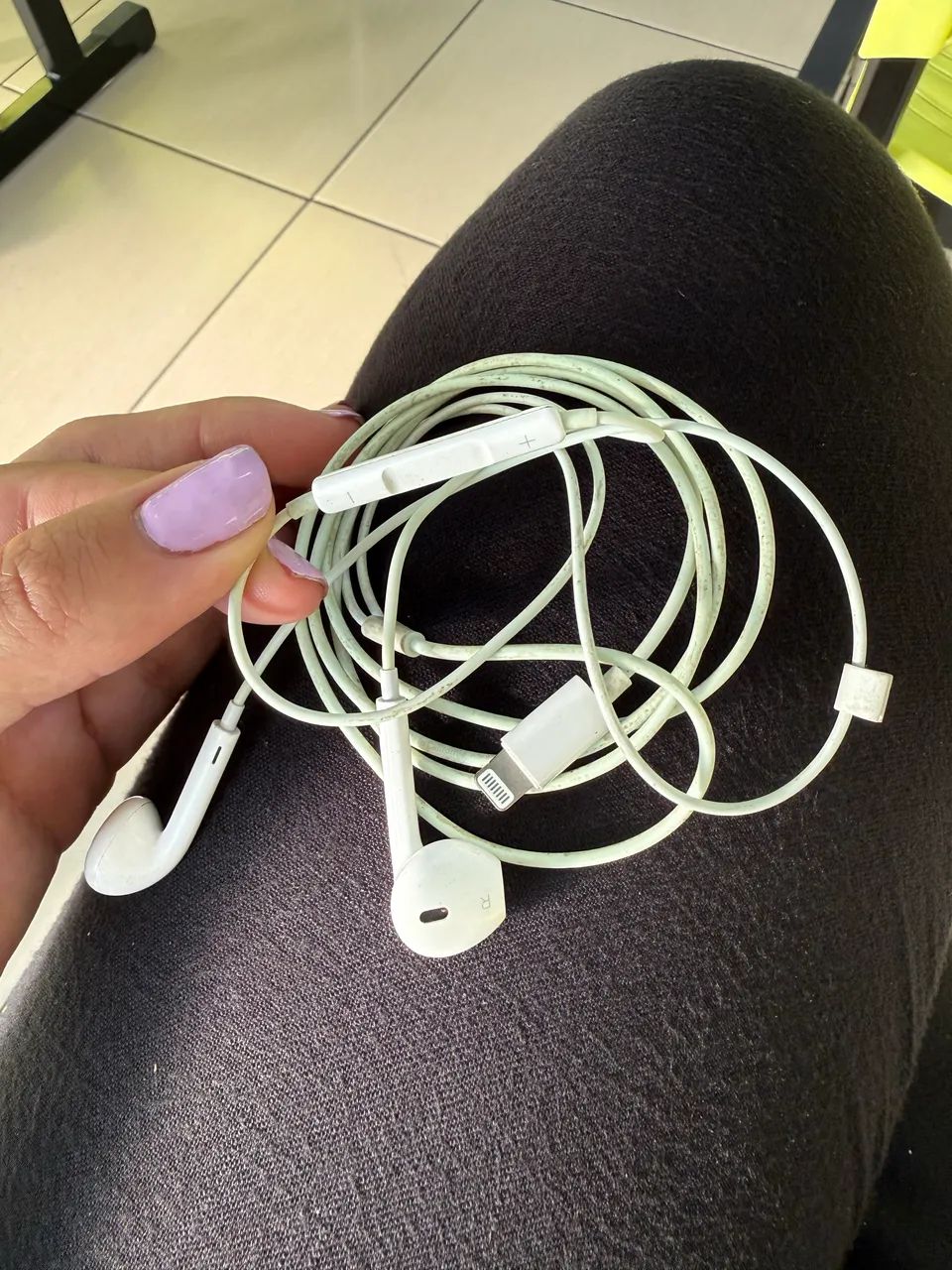 Fone de ouvido lightning original Apple 