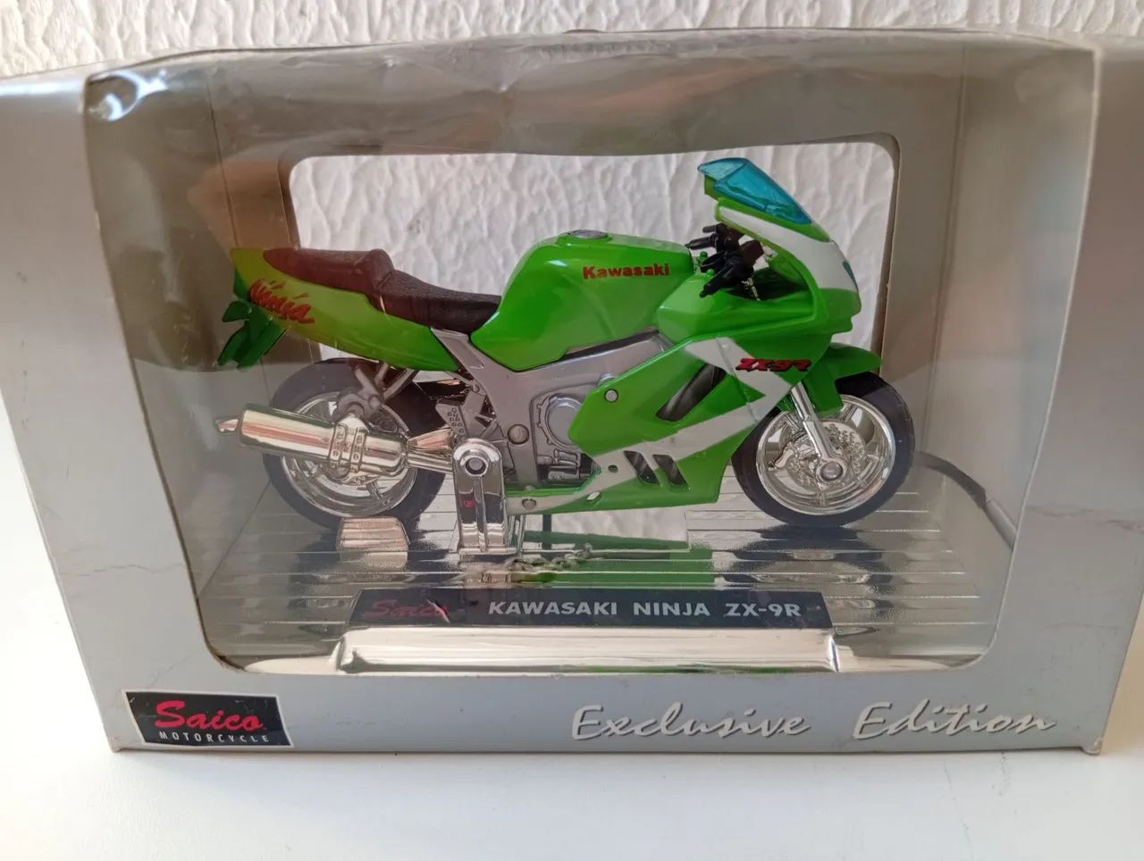 Miniatura Moto Kawasaki Ninja ZX9R Verde Saico 1:18 Na Caixa